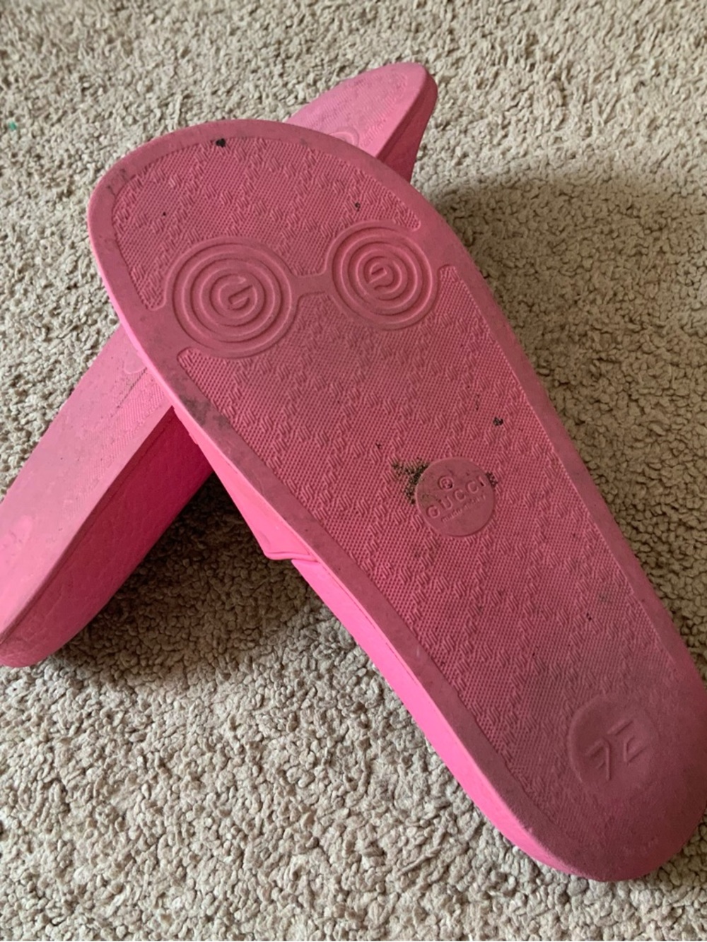 Gucci Fuschia Hot Pink Rubber ST Gucci Embossed Print Flat Casual Slides Size 38 - Picture 10 of 13